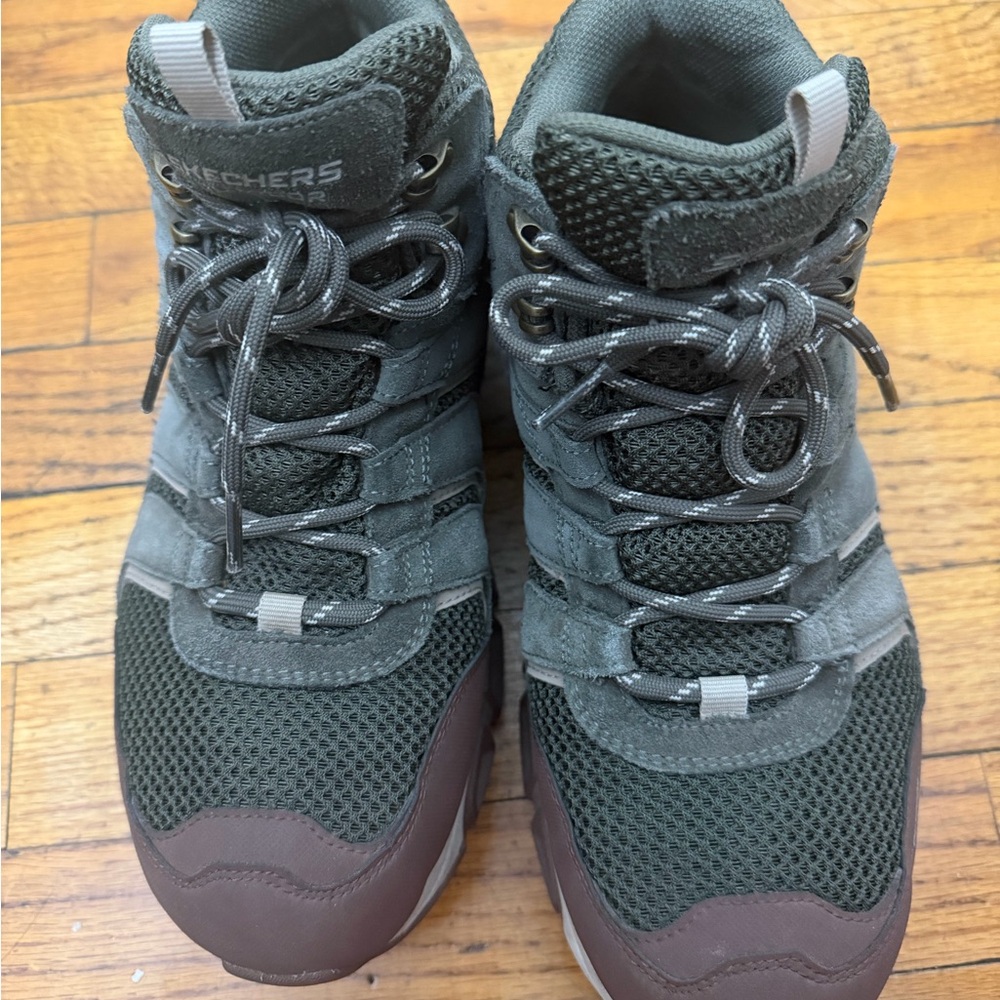 Skechers women’s hiking sneaker boots size 9